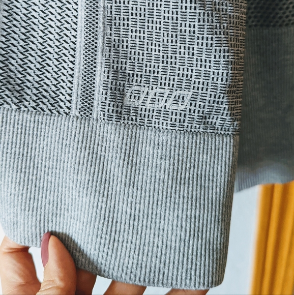 Lorna Jane Seamless Jacket - Picture 2 of 8